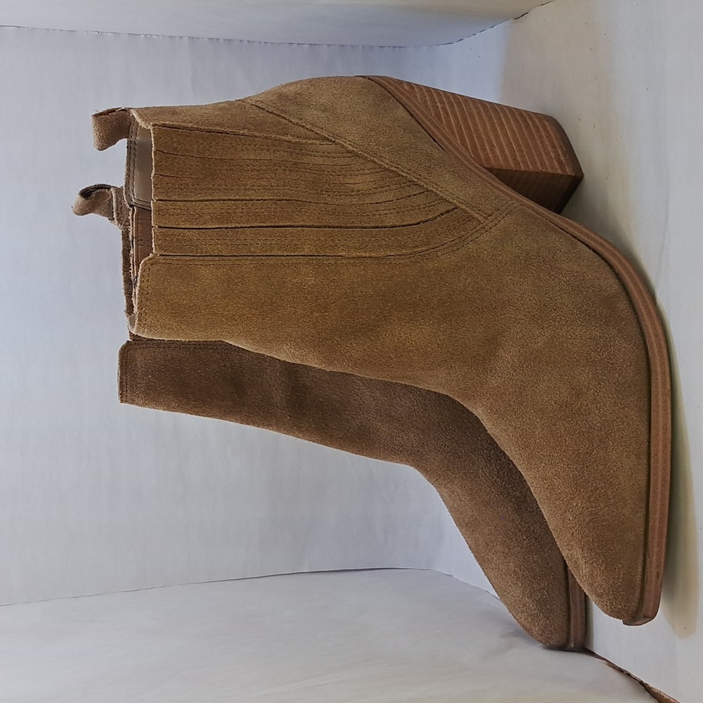 Marc Fisher Carves ankle bootie with block heel 9.5
